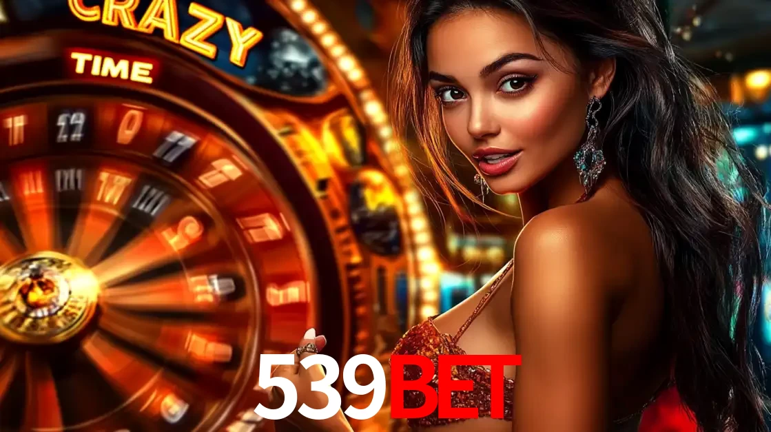 Mulher ao lado da roda de prêmios do jogo de cassino ao vivo Crazy Time, um dos shows de jogos mais emocionantes oferecidos pela plataforma de apostas 539bet.